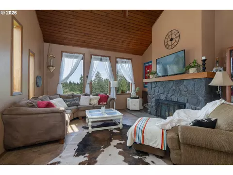Living - 43737 SErin Ln, Sandy, OR 97055 photo 1 of 3