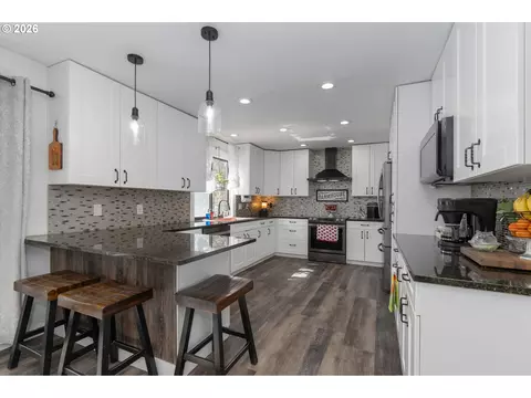 Kitchen - 43737 SErin Ln, Sandy, OR 97055 photo 1 of 3