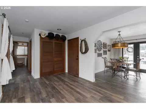 Entry Way - 43737 SErin Ln, Sandy, OR 97055 photo 1 of 2