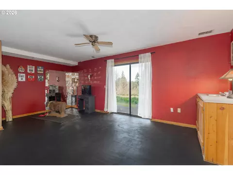 Living - 43737 SErin Ln, Sandy, OR 97055 photo 3 of 3