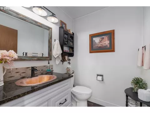 Bath - 43737 SErin Ln, Sandy, OR 97055 photo 1 of 4