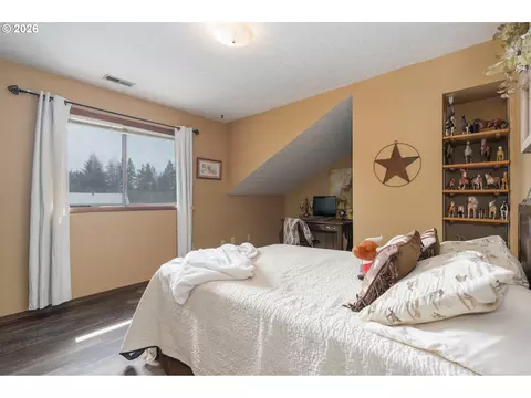 Bedroom - 43737 SErin Ln, Sandy, OR 97055 photo 4 of 5
