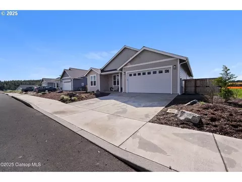 1135 SE Bugle Ave, Warrenton, OR 97146