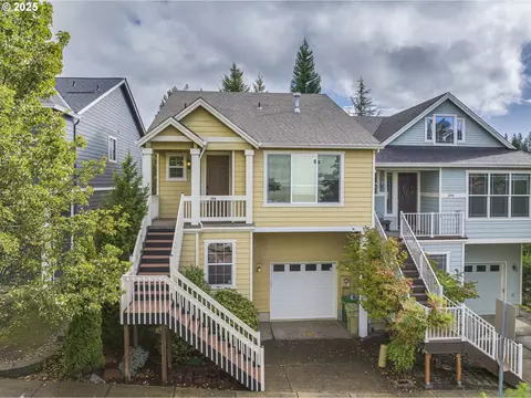 384 SW 105th Ter, Portland, OR 97225