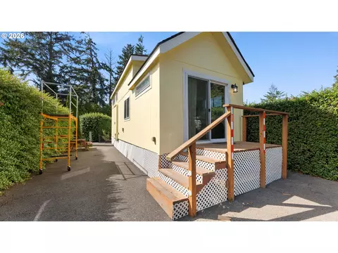 91403 Kellogg Ln, Coos Bay, OR 97420