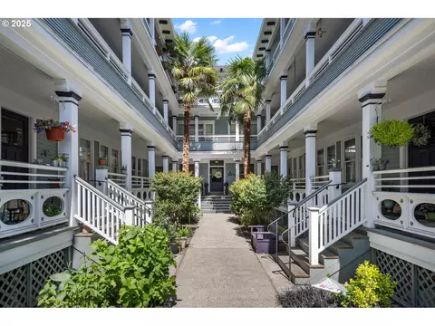 2127 NW Irving St #103, Portland, OR 97210