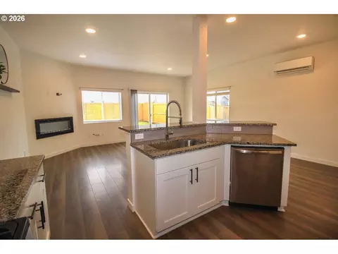 Kitchen - 842 S 22nd Ave, Cornelius, OR 97113 photo 3 of 3