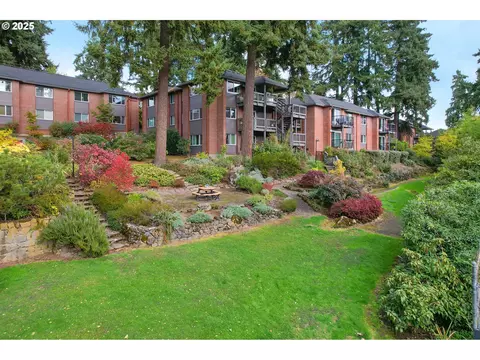 222 Ridgeway Rd, Lake Oswego, OR 97034
