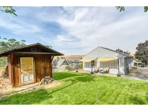 Exterior - 609 SE 8th St, Pendleton, OR 97801 photo 3 of 4