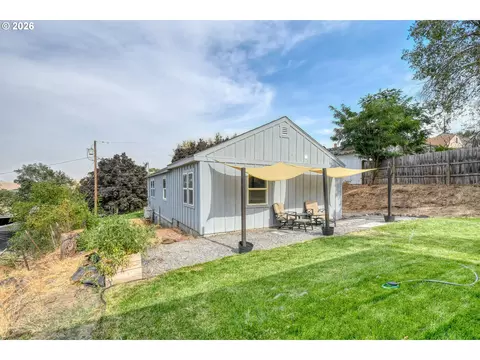 Exterior - 609 SE 8th St, Pendleton, OR 97801 photo 4 of 4