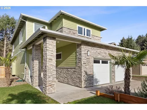 2013 NE 58th St, Lincoln City, OR 97367
