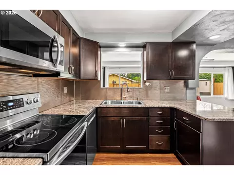 Kitchen - 4687 Leona Ct, Eugene, OR 97402 photo 4 of 4