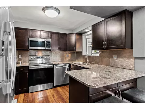 Kitchen - 4687 Leona Ct, Eugene, OR 97402 photo 3 of 4