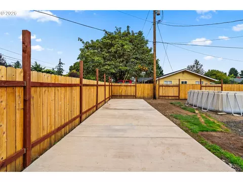 Exterior - 4687 Leona Ct, Eugene, OR 97402 photo 7 of 13