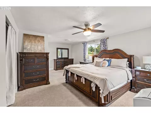 Bedroom - 4687 Leona Ct, Eugene, OR 97402 photo 1 of 8