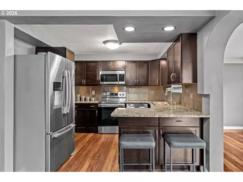 Kitchen - 4687 Leona Ct, Eugene, OR 97402 photo 2 of 4