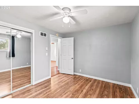 Bedroom - 4687 Leona Ct, Eugene, OR 97402 photo 5 of 8