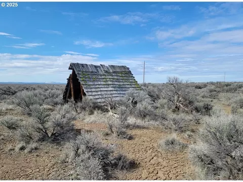 01200 Campbell Rd, Christmas Valley, OR 97641