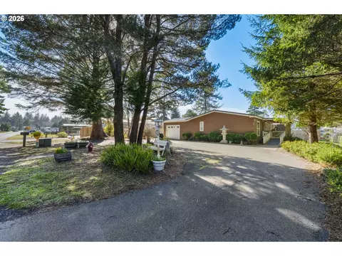 1030 June Ave, Bandon, OR 97411