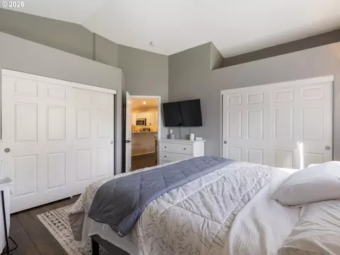 Bedroom - 39006 Haskins St, Sandy, OR 97055 photo 2 of 5