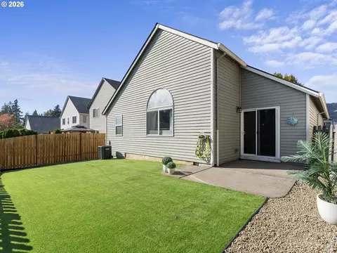 Exterior - 39006 Haskins St, Sandy, OR 97055 photo 7 of 11