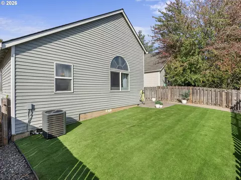 Exterior - 39006 Haskins St, Sandy, OR 97055 photo 10 of 11