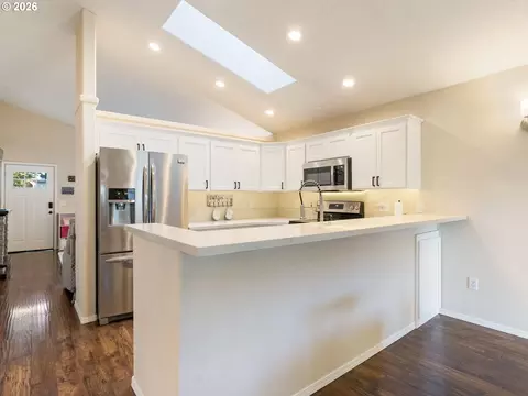 Kitchen - 39006 Haskins St, Sandy, OR 97055 photo 6 of 6