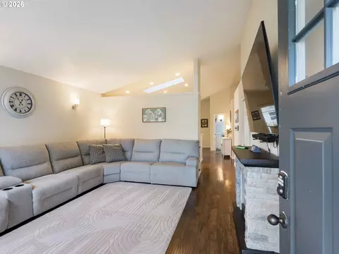 Entry Way - 39006 Haskins St, Sandy, OR 97055 photo 1 of 2