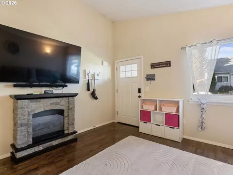 Entry Way - 39006 Haskins St, Sandy, OR 97055 photo 2 of 2