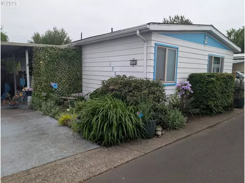 1800 Lakewood Ct #135, Eugene, OR 97402