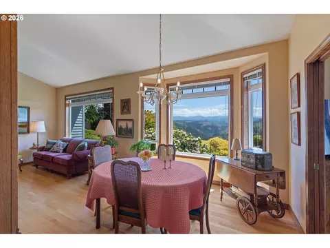 Dining - 26993 S Kinzy Rd, Estacada, OR 97023 photo 1 of 3