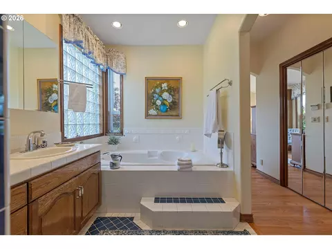 Bath - 26993 S Kinzy Rd, Estacada, OR 97023 photo 6 of 6