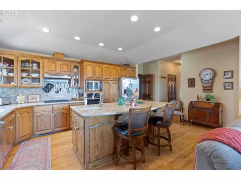 Kitchen - 26993 S Kinzy Rd, Estacada, OR 97023 photo 1 of 4
