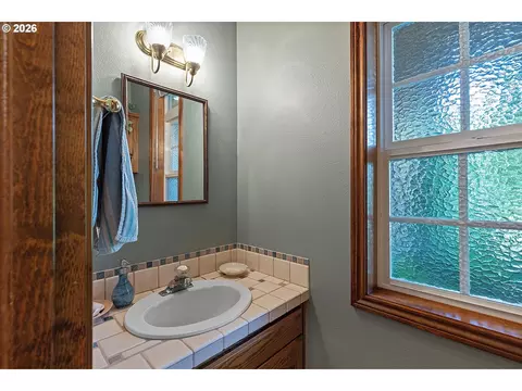 Bath - 26993 S Kinzy Rd, Estacada, OR 97023 photo 1 of 6