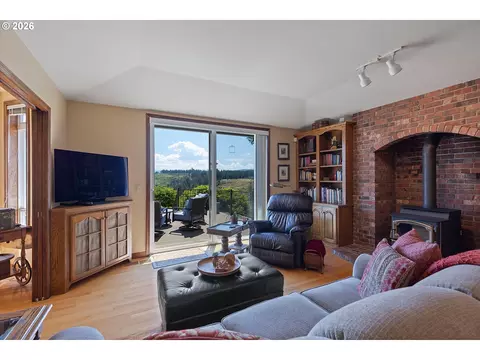 Living - 26993 S Kinzy Rd, Estacada, OR 97023 photo 3 of 5