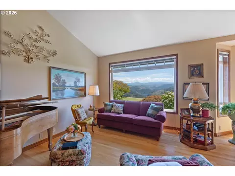 Living - 26993 S Kinzy Rd, Estacada, OR 97023 photo 1 of 5