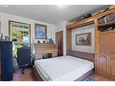 Bedroom - 26993 S Kinzy Rd, Estacada, OR 97023 photo 2 of 4
