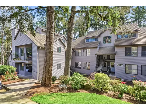 4000 Carman Dr #71, Lake Oswego, OR 97035