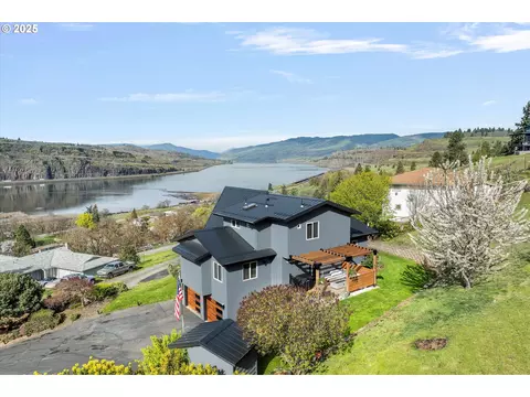 403 Columbia Dr, Lyle, WA 98635