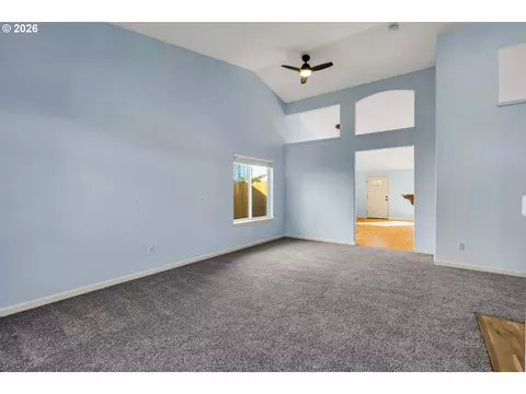 Living - 1558 SE Jasmine Way, Gresham, OR 97080 photo 2 of 9