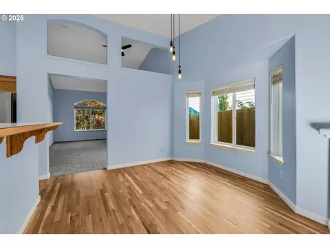 Living - 1558 SE Jasmine Way, Gresham, OR 97080 photo 6 of 9