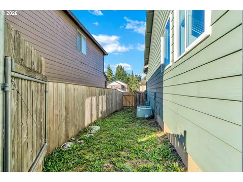 Exterior - 1558 SE Jasmine Way, Gresham, OR 97080 photo 8 of 9