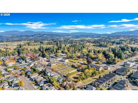 View/Area - 1558 SE Jasmine Way, Gresham, OR 97080 photo 3 of 4