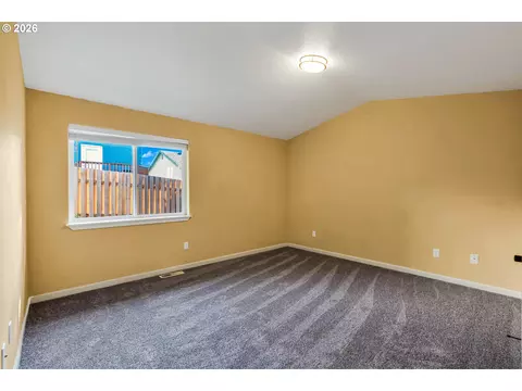 Bedroom - 1558 SE Jasmine Way, Gresham, OR 97080 photo 5 of 7
