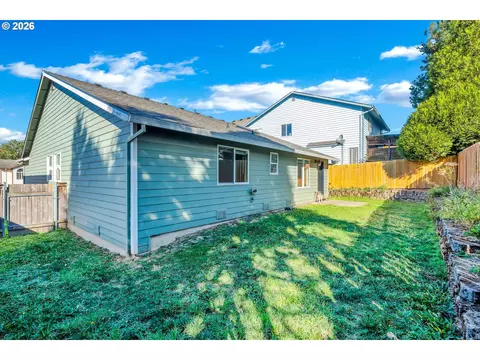 Exterior - 1558 SE Jasmine Way, Gresham, OR 97080 photo 6 of 9
