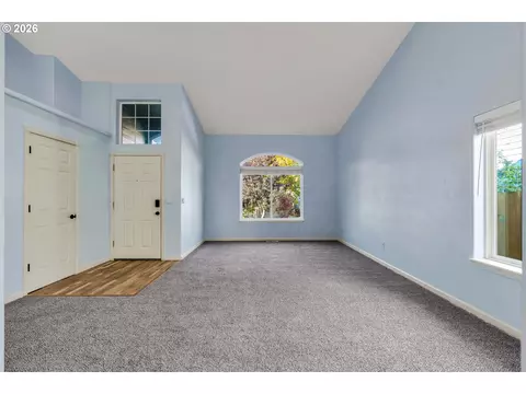 Living - 1558 SE Jasmine Way, Gresham, OR 97080 photo 4 of 9