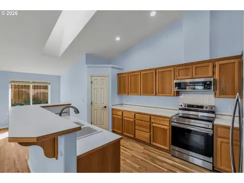 Kitchen - 1558 SE Jasmine Way, Gresham, OR 97080 photo 1 of 2