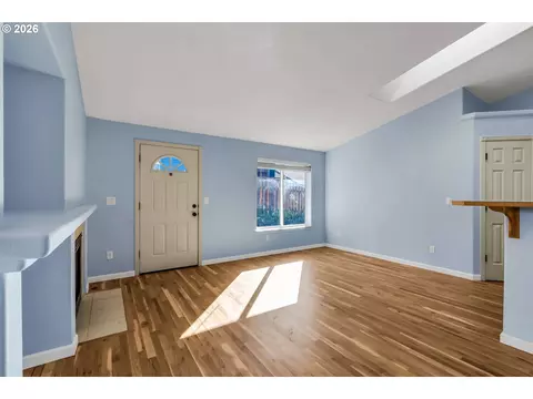 Living - 1558 SE Jasmine Way, Gresham, OR 97080 photo 7 of 9