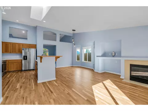 Living - 1558 SE Jasmine Way, Gresham, OR 97080 photo 9 of 9