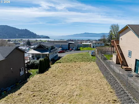 607 Evergreen Ave, Garibaldi, OR 97118